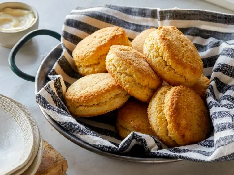 Why Cornbread Biscuits Make Every Chicken Meal Better